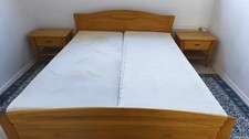 Massivholz Bett , 2 Matrazen